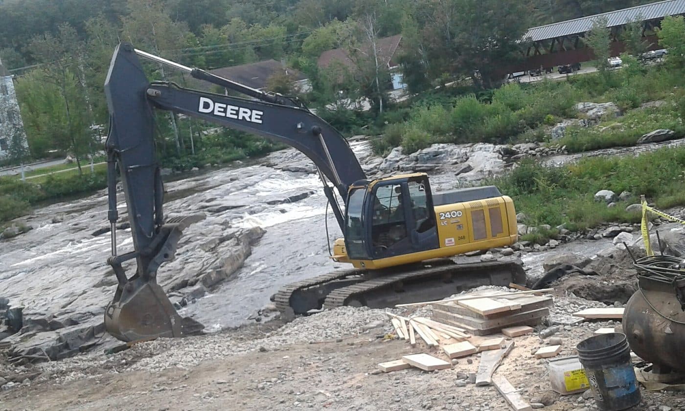 John Deere 350 P-Tier Excavator